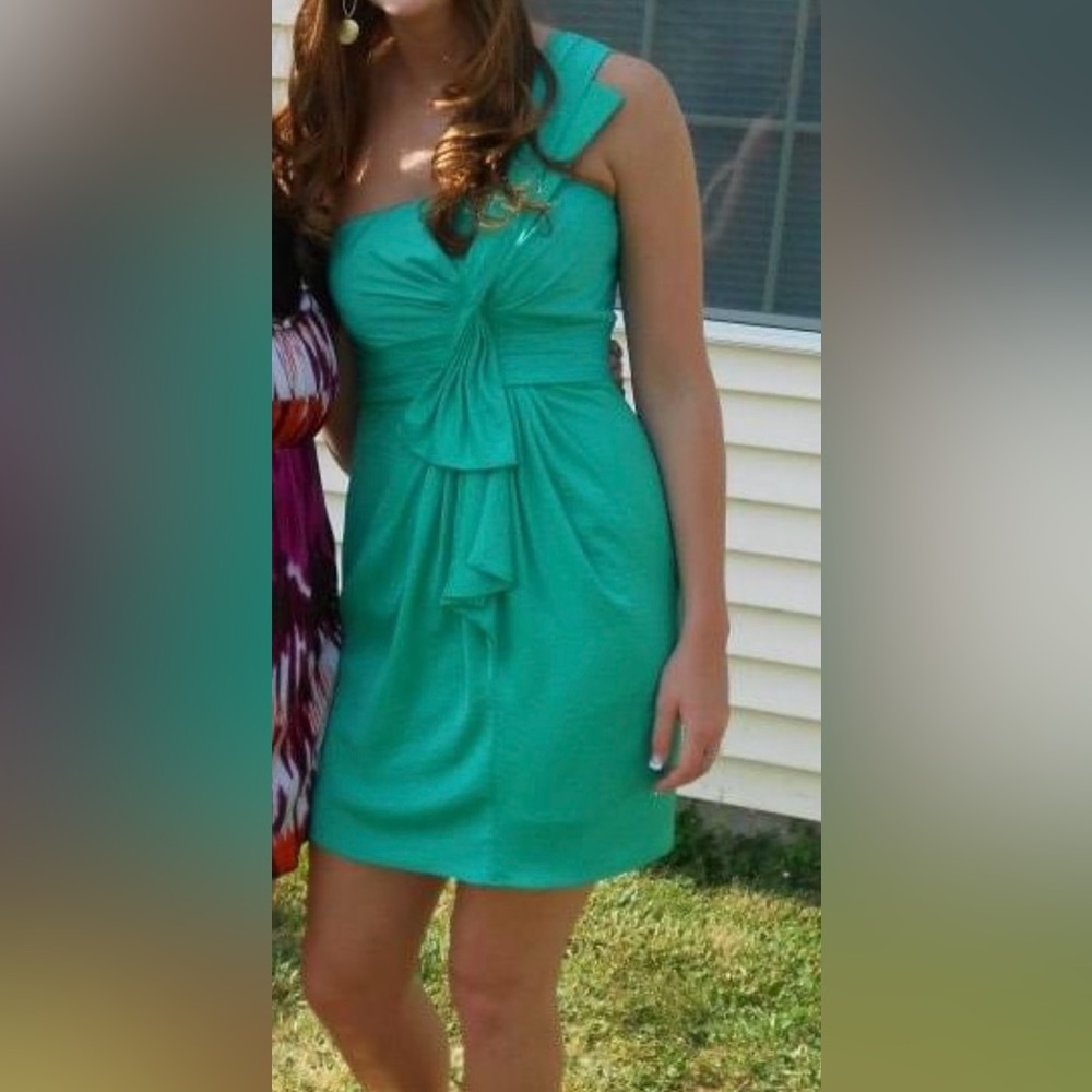 Emerald BCBG cocktail dress. Only worn 1 time